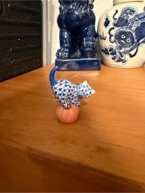 Herend Mischievous Cat with Yarn - See Caption for Condition